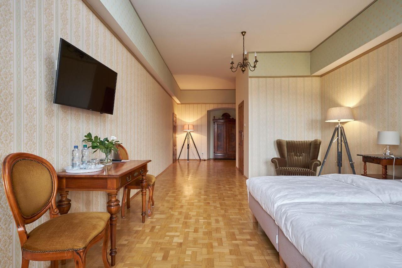 Boutique Palac Warmatowice Sienkiewiczowskie Legnica Dış mekan fotoğraf