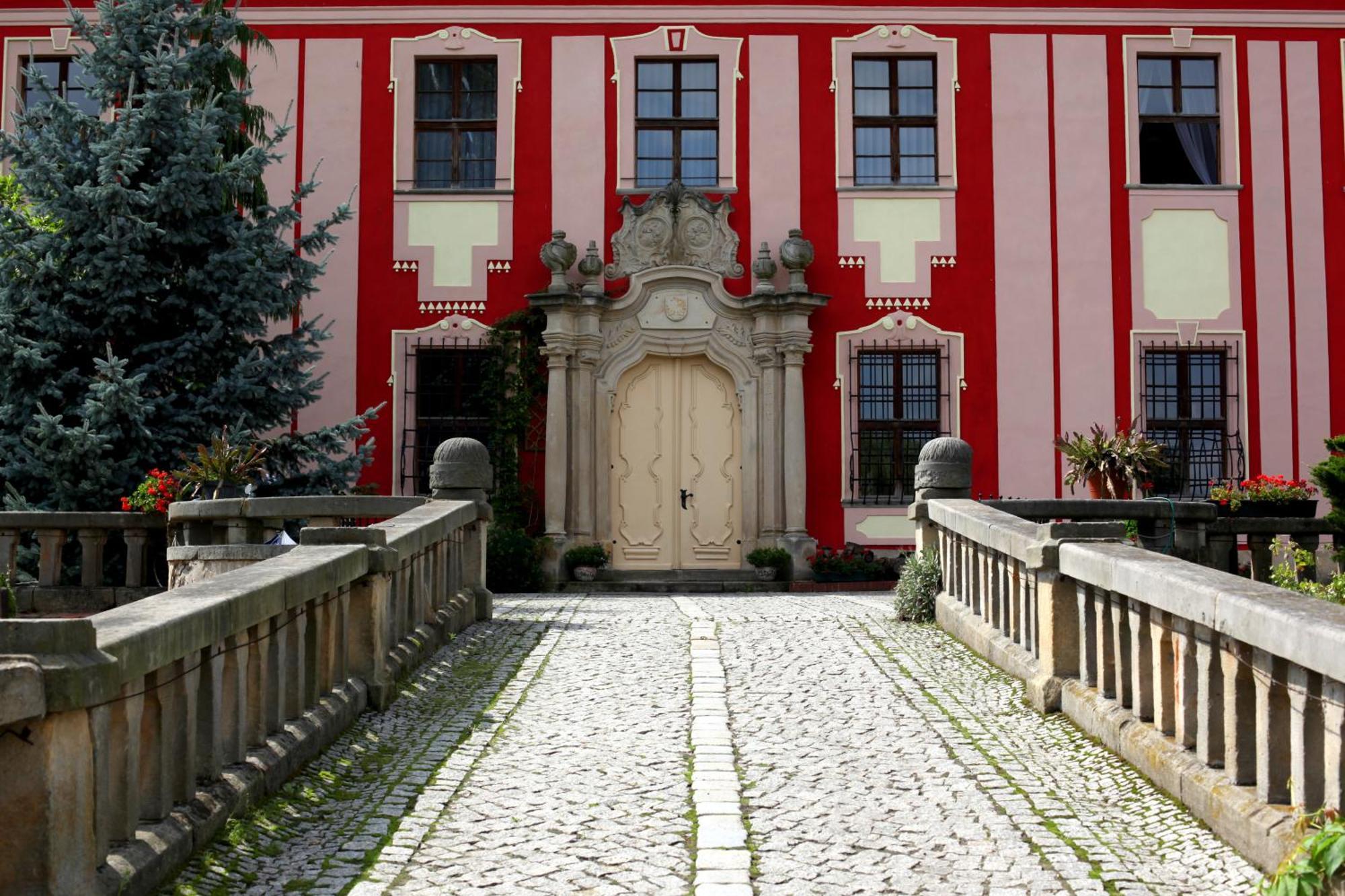 Boutique Palac Warmatowice Sienkiewiczowskie Legnica Dış mekan fotoğraf